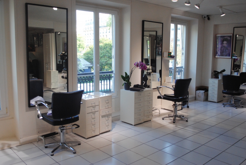 coiffure-FIGANIERES-min_floor-home-office-property-living-room-room-781228-pxhere.com